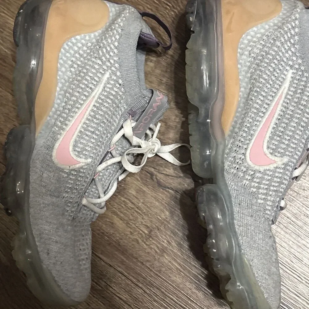 Nike Air Vapormax Youth Size 6 Gray Pink Purple
